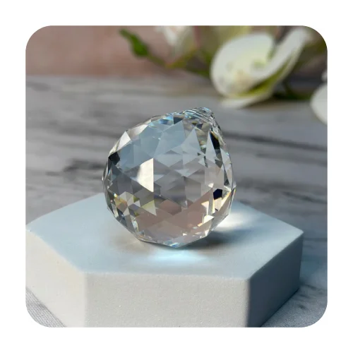 Cristal multifacetado transparente